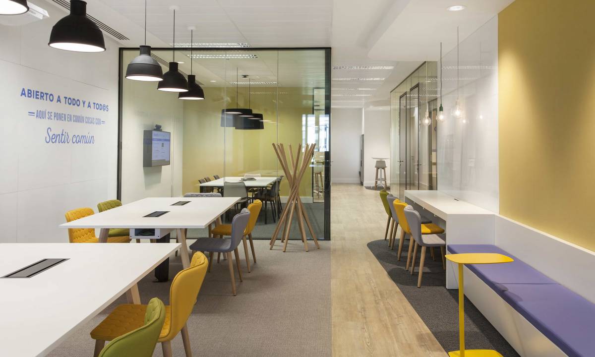 Abanca Recoletos_Grid_Cantina y zona de comedor de oficina