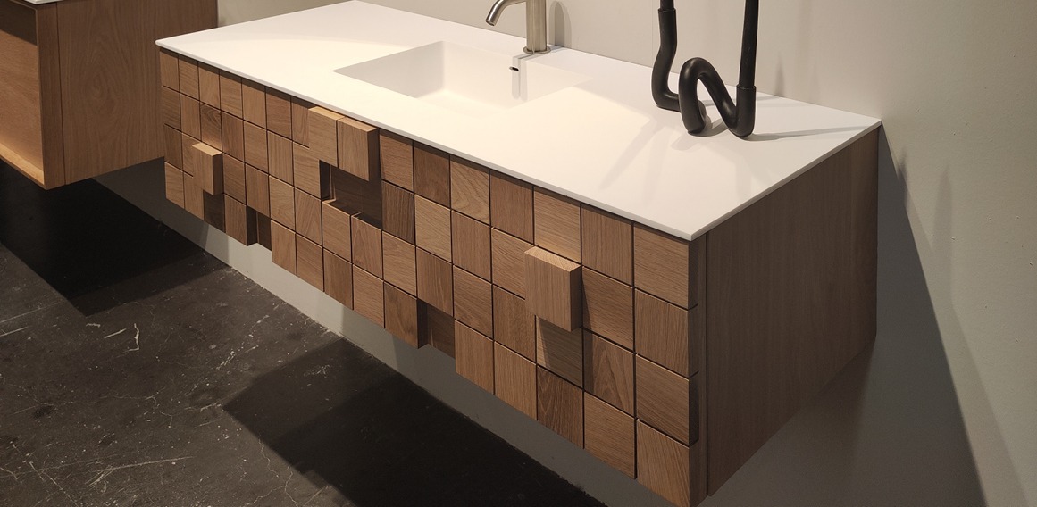 mobiliario de baño en madera maciza