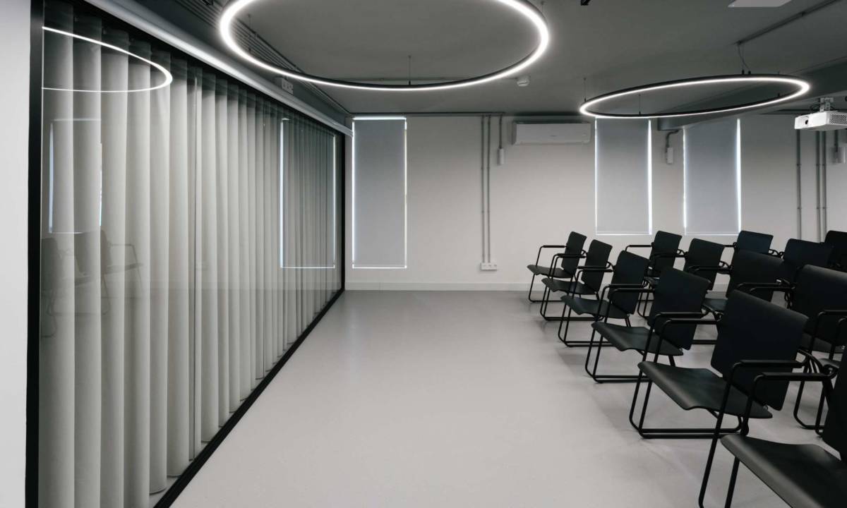 Sala de formación y conferencias en azotea de edificio de oficinas