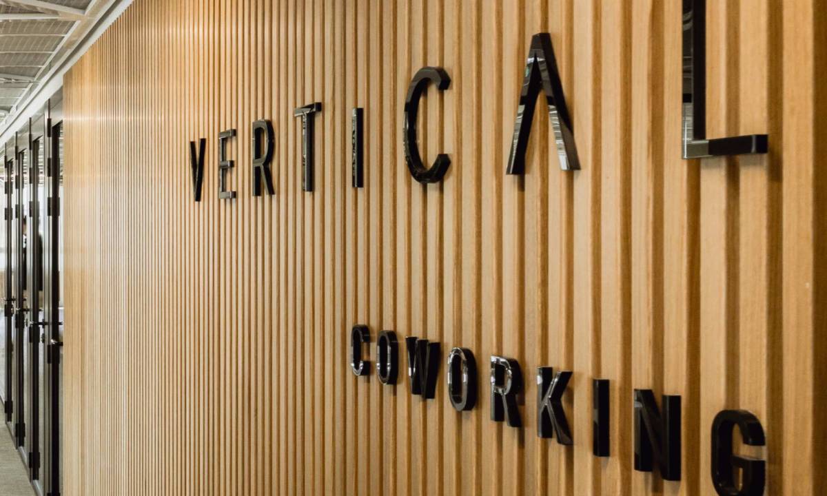Rotulación para negocios con letras corpóreas de logo de empresa