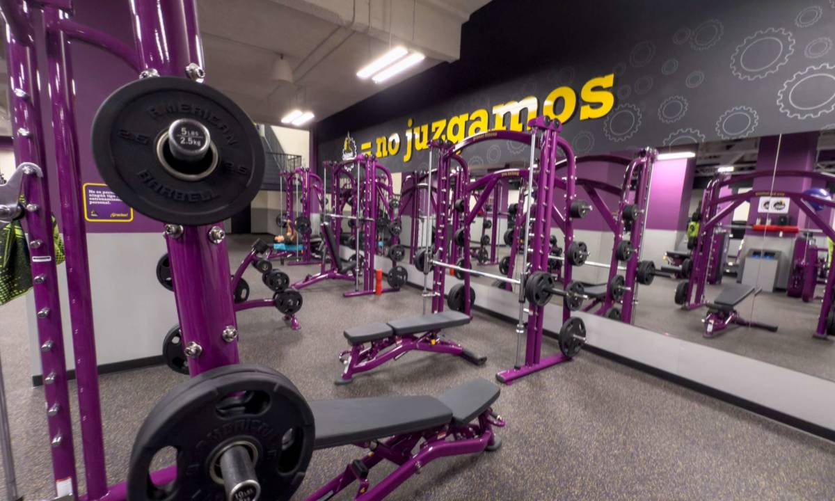 Proyecto de gimnasio y centro deportivo de servicios