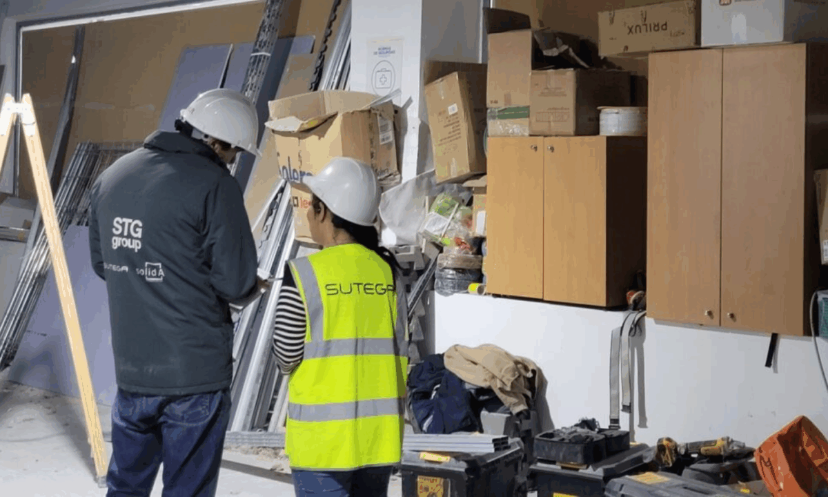 Foto del equipo de trabajo en la obra de un proyecto 