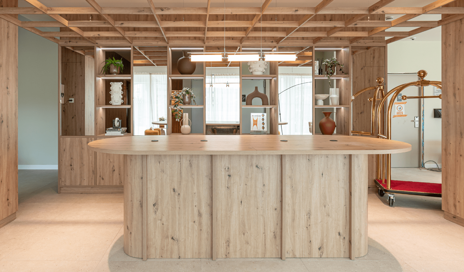 Recepción de carpintería a medida en zonas comunes de edificio compartido