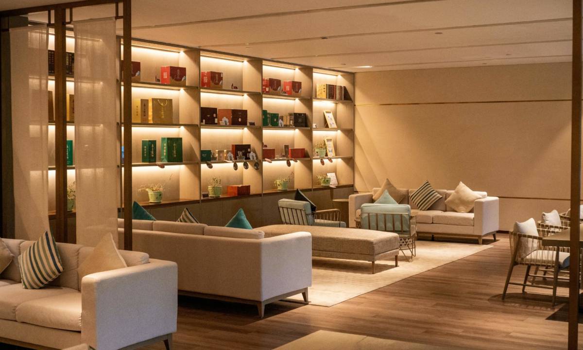 Proyecto Design&Build para recepción de hotel con carpintería a medida