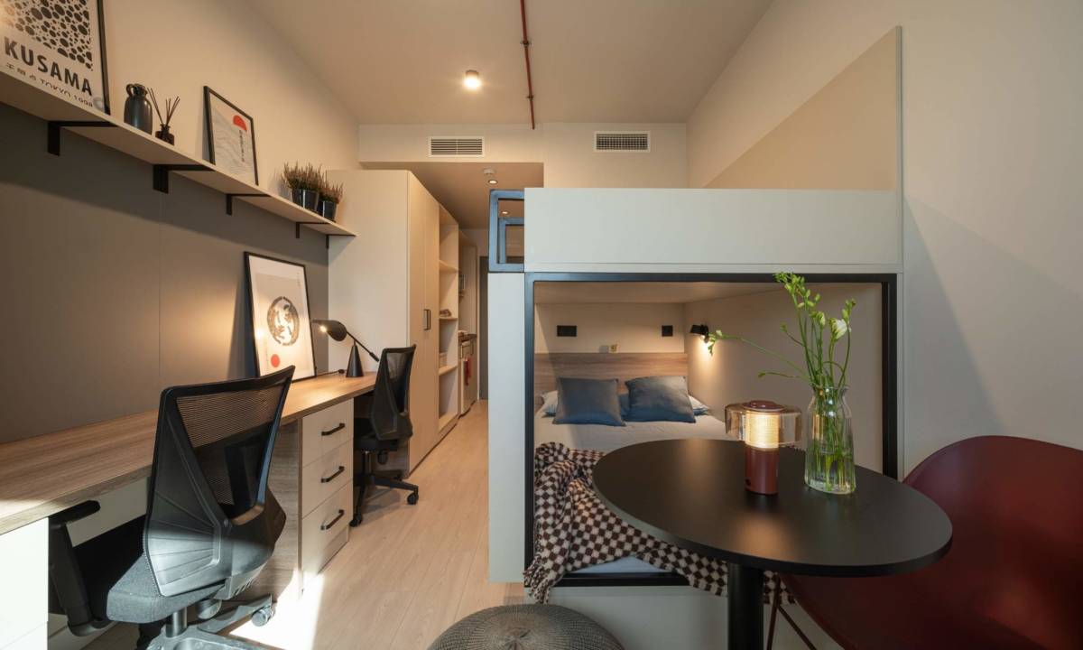 Habitación doble en residencia de estudiantes con mobiliario a medida