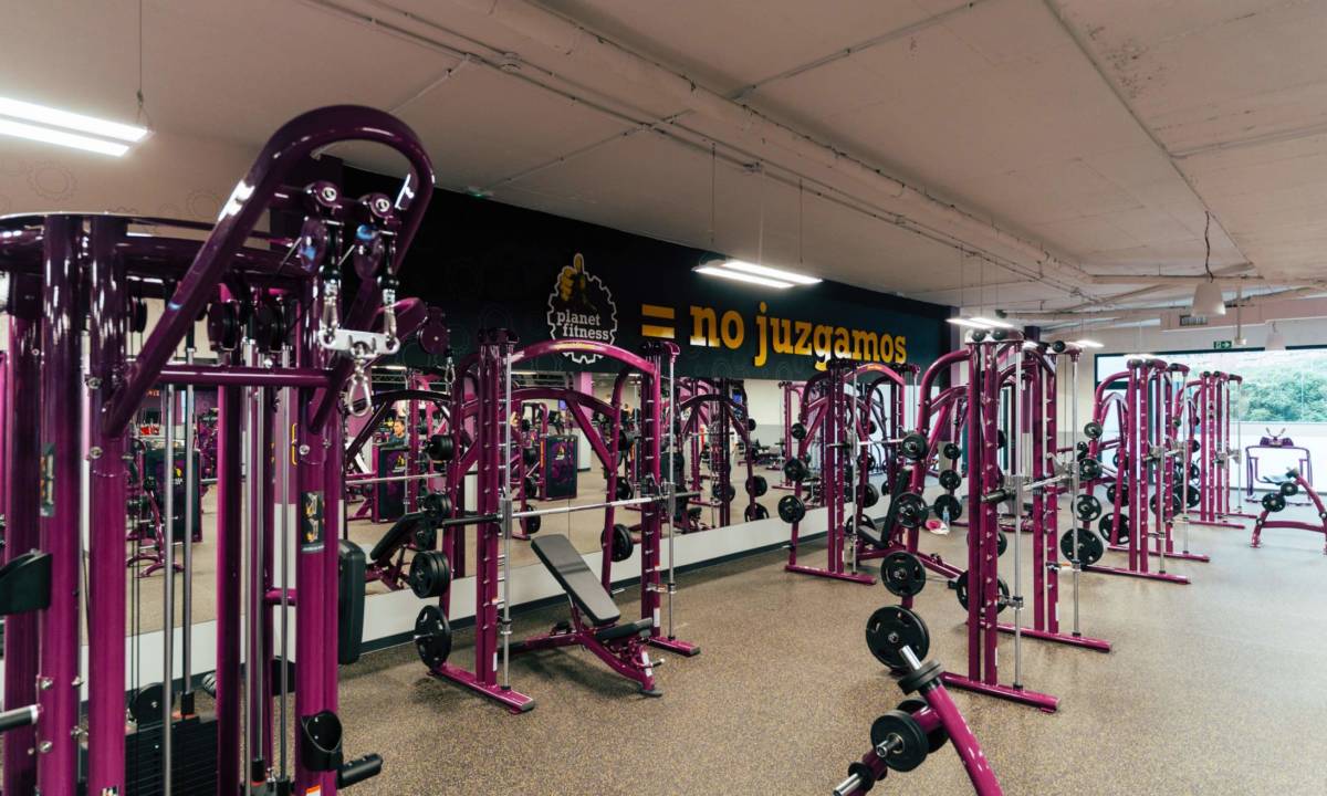 Máquinas deportivas en espacio Retail renovado con trabajos de obra