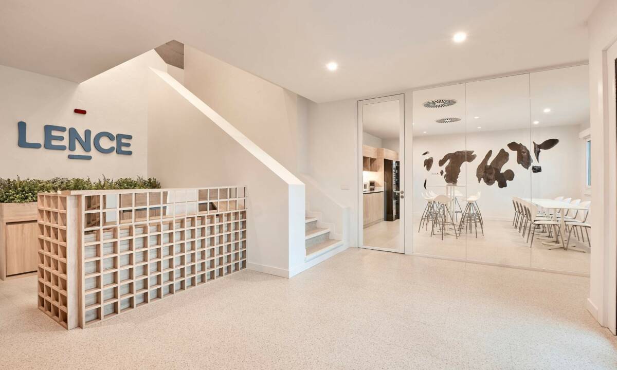 Recepción de entrada a medida con trabajos de obra y carpintería a medida