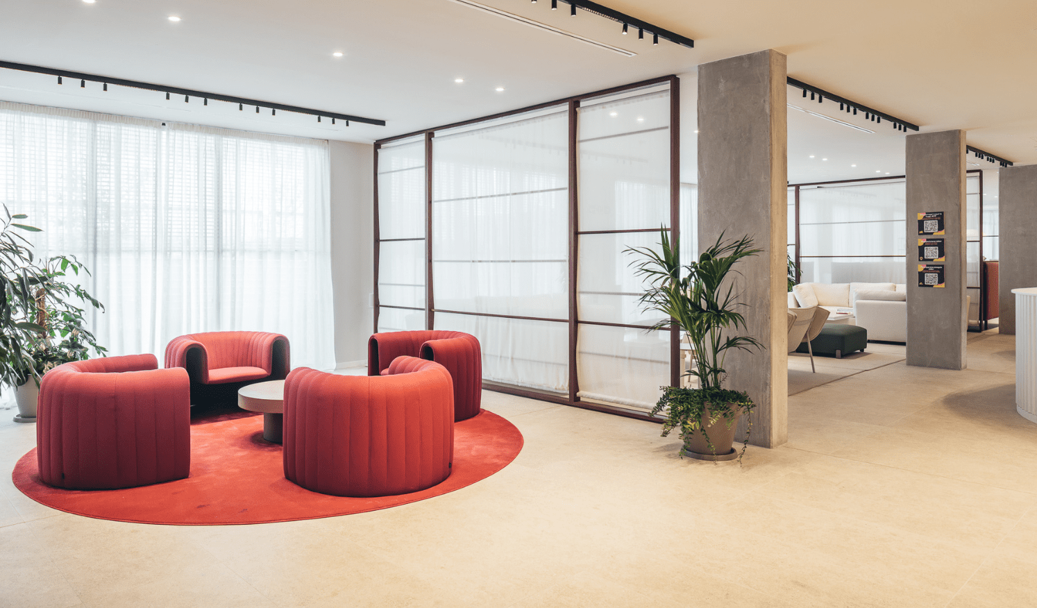 Entrada equipada con mobiliario estándar en nuevo flex living en Terrasa