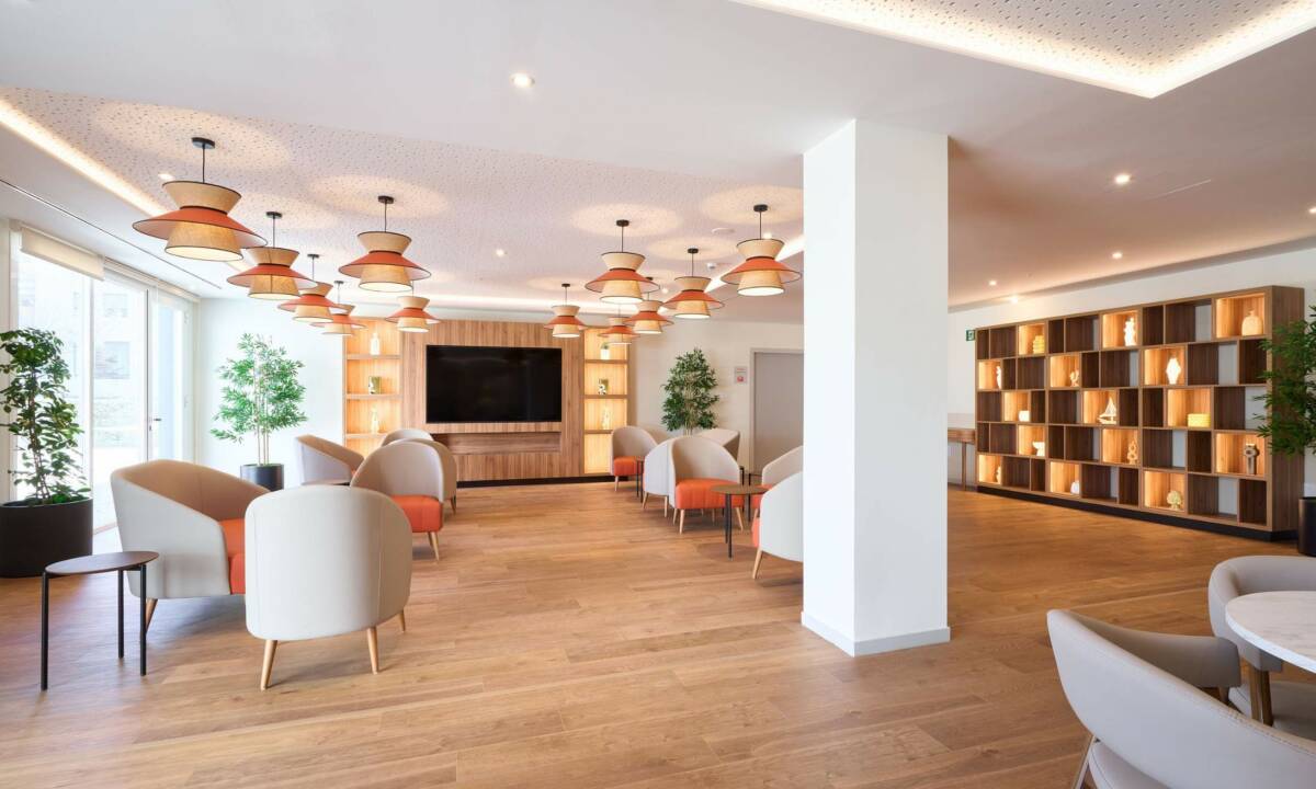 Detalles de carpintería a medida en residencia de mayores de León