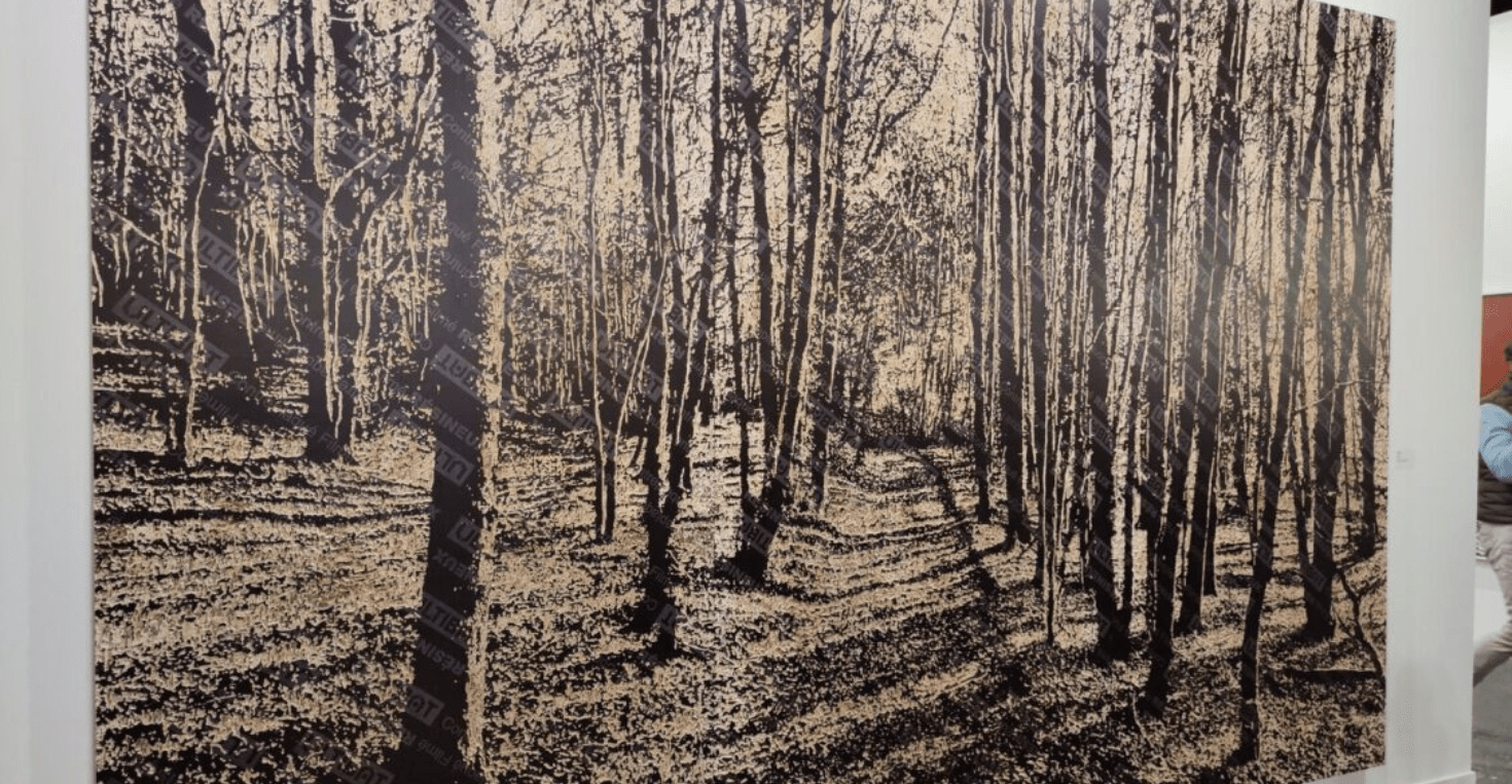 Cuadro en colores oscuros visto en ARCOmadrid 2026