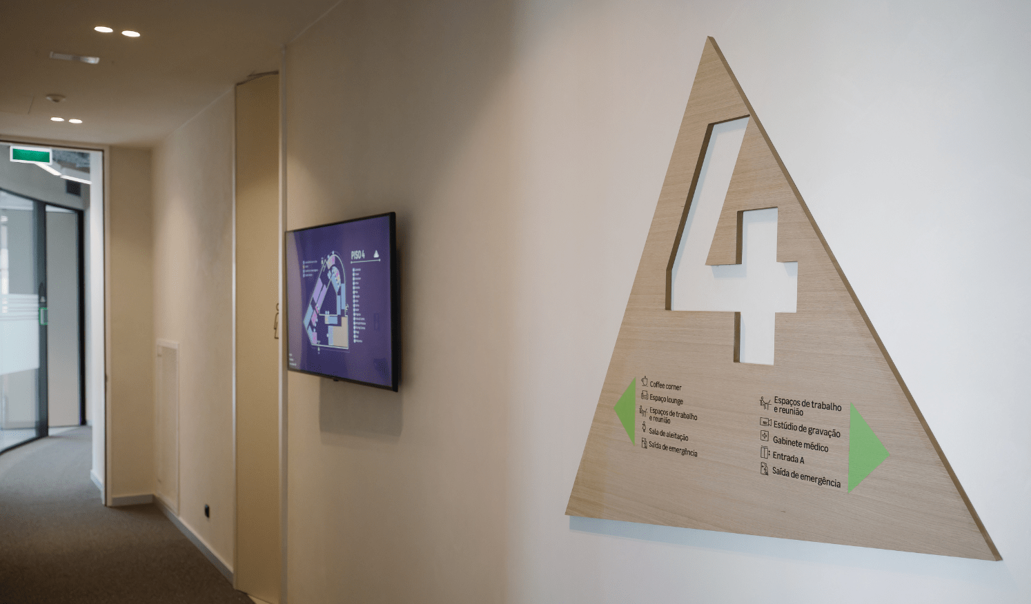 Rotulación de pisos en nueva oficina de Leroy Merlin en Lisboa