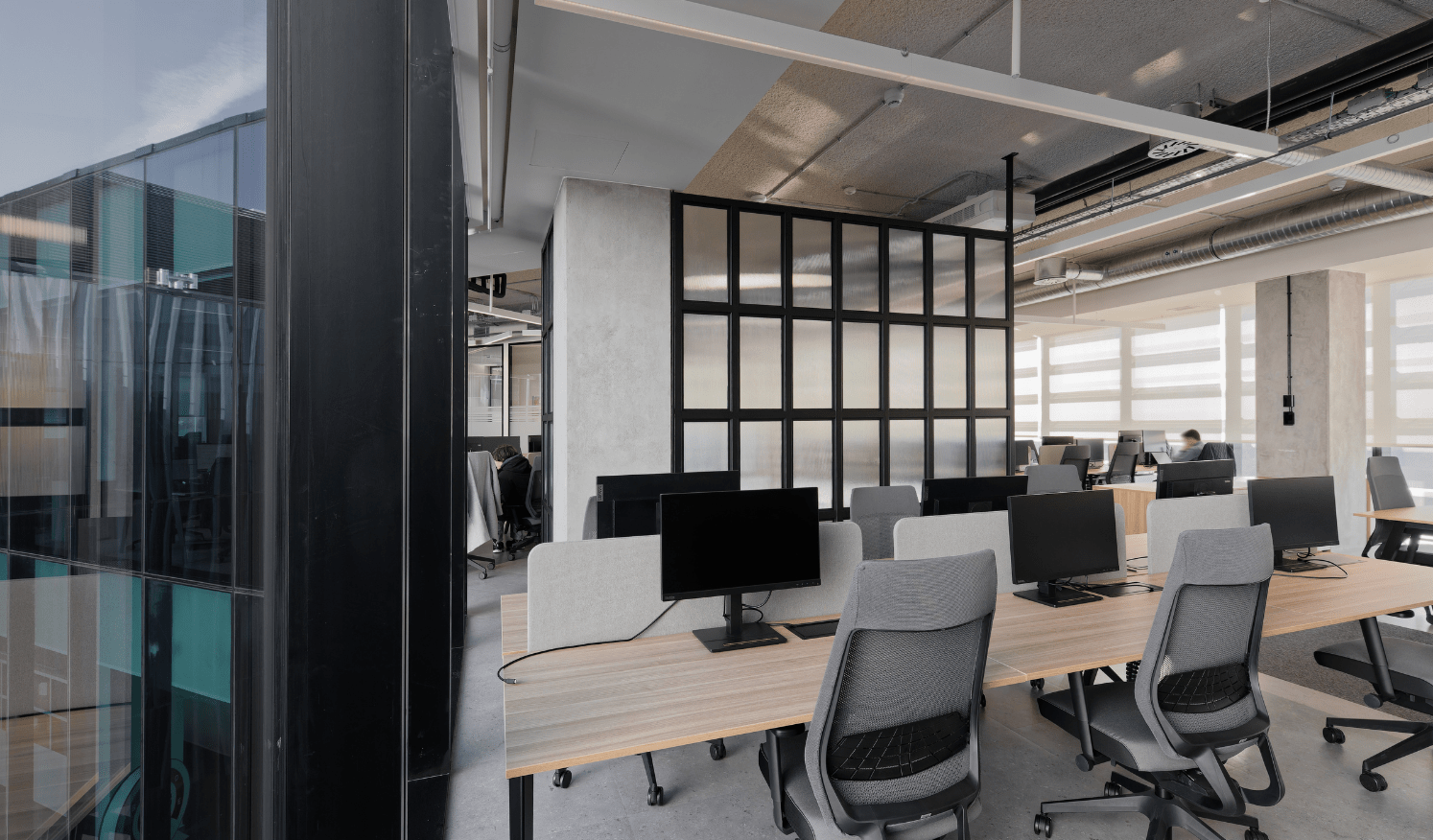 Equipamiento de puestos operativos en nueva oficina de Leroy Merlin en Lisboa