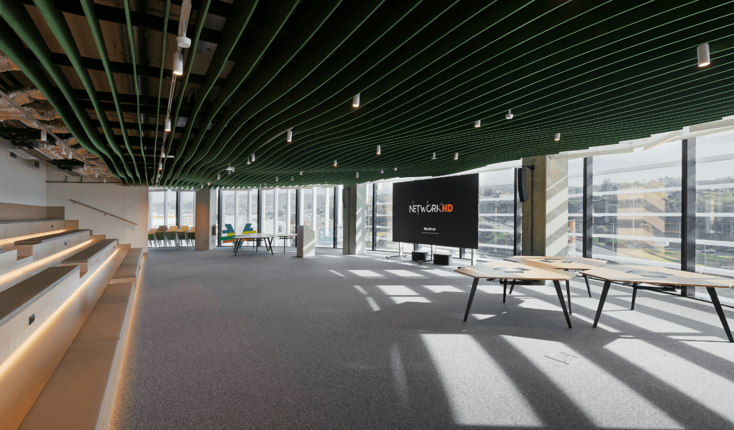 Equipamiento de ágora en nueva oficina de Leroy Merlin en Lisboa