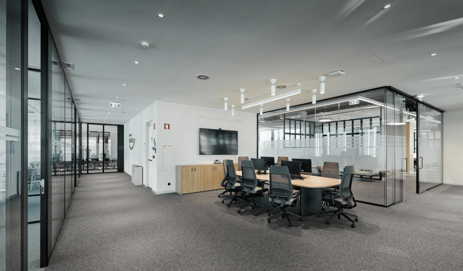 Equipamiento de zona de reunión en nueva oficina de Leroy Merlin en Lisboa