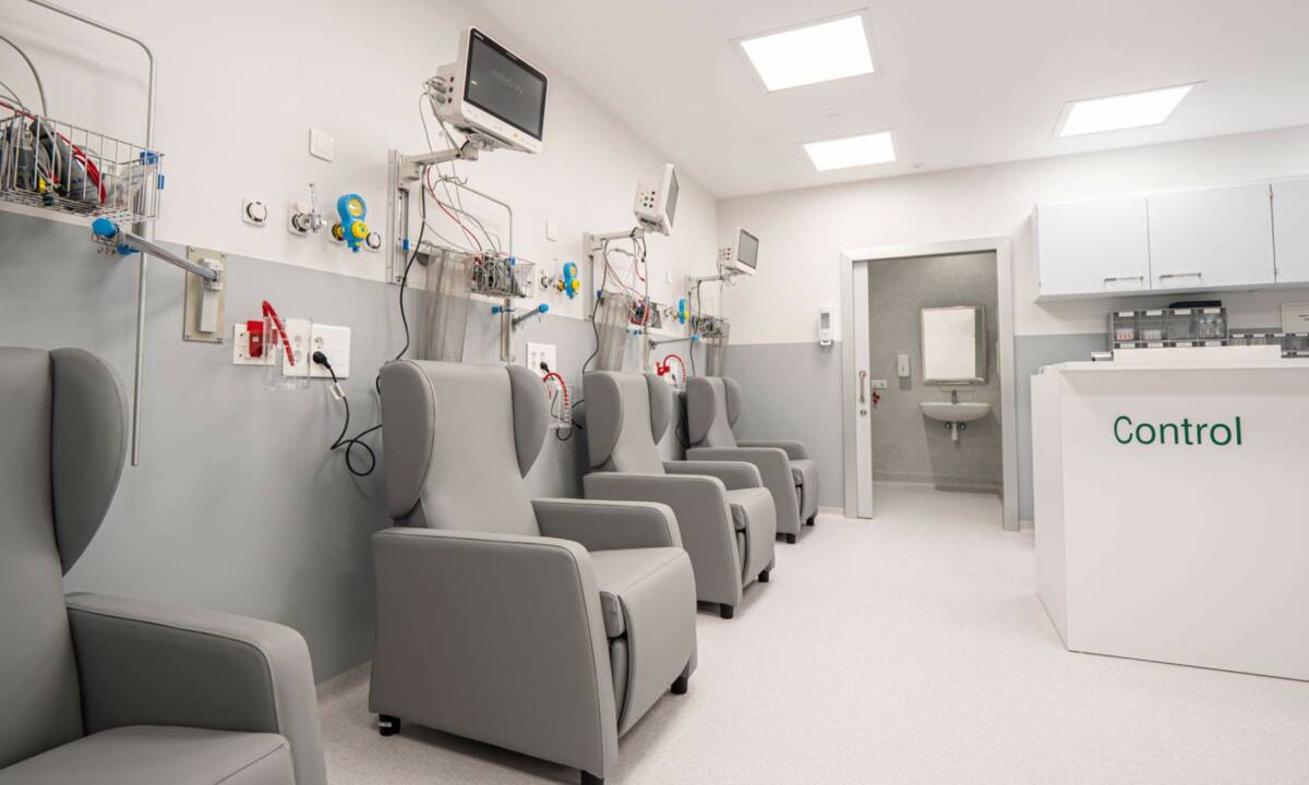 Salón de atención médica con trabajos de construcción a medida