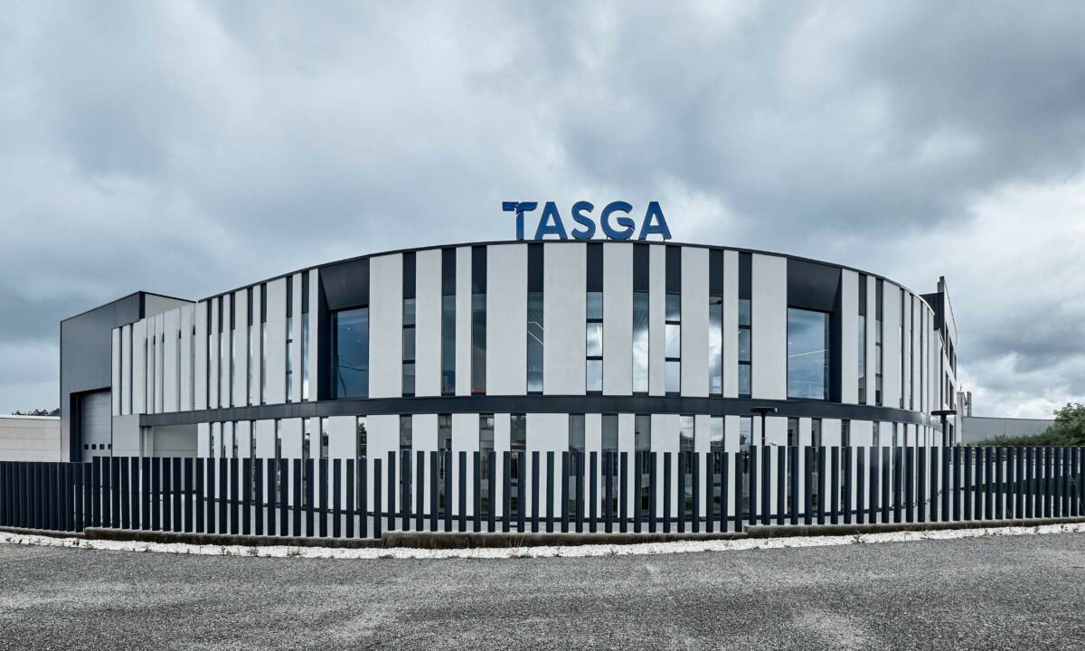 Rotulación exterior para fachada de oficina en Galicia
