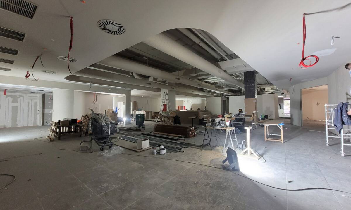 Proceso de obra_ Trabajos en pladur en ágora centra y zona de trabajo en oficina