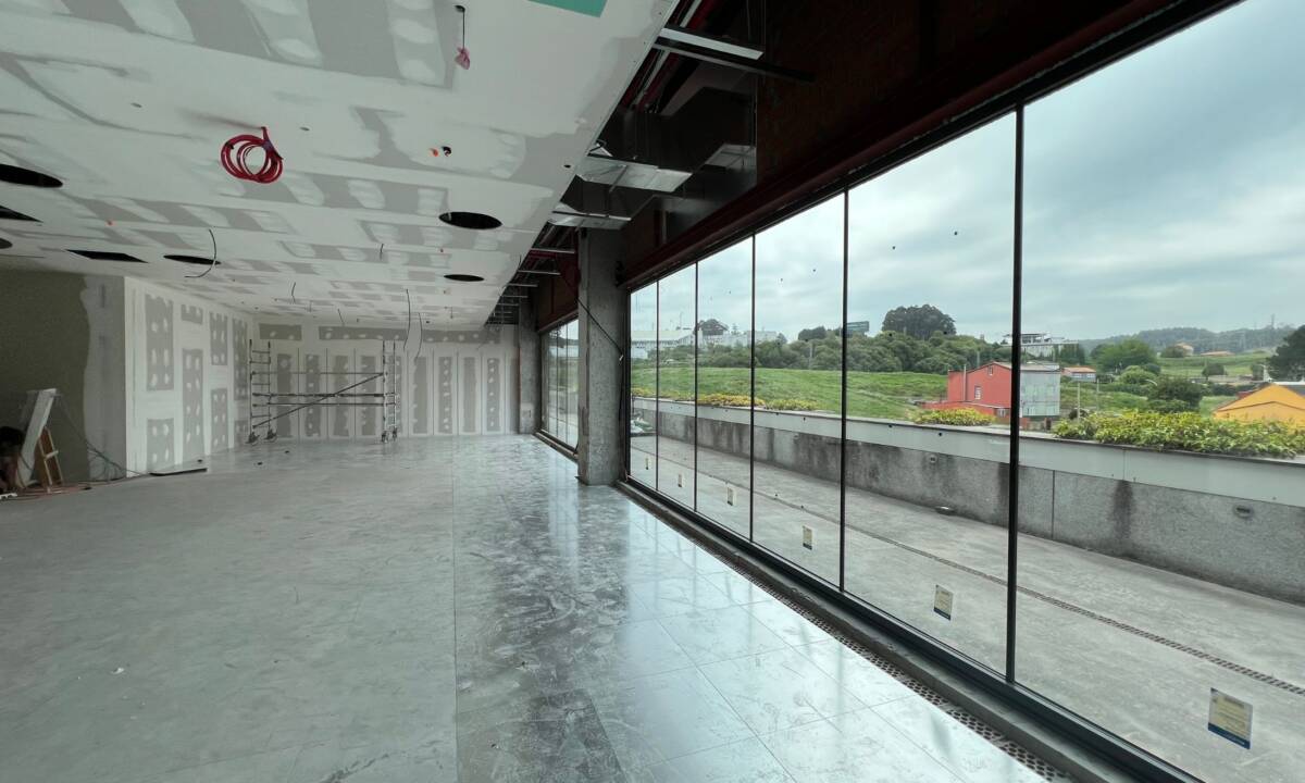 Proceso de Obra_ Gran ventanal en muro de obra hacia exterior