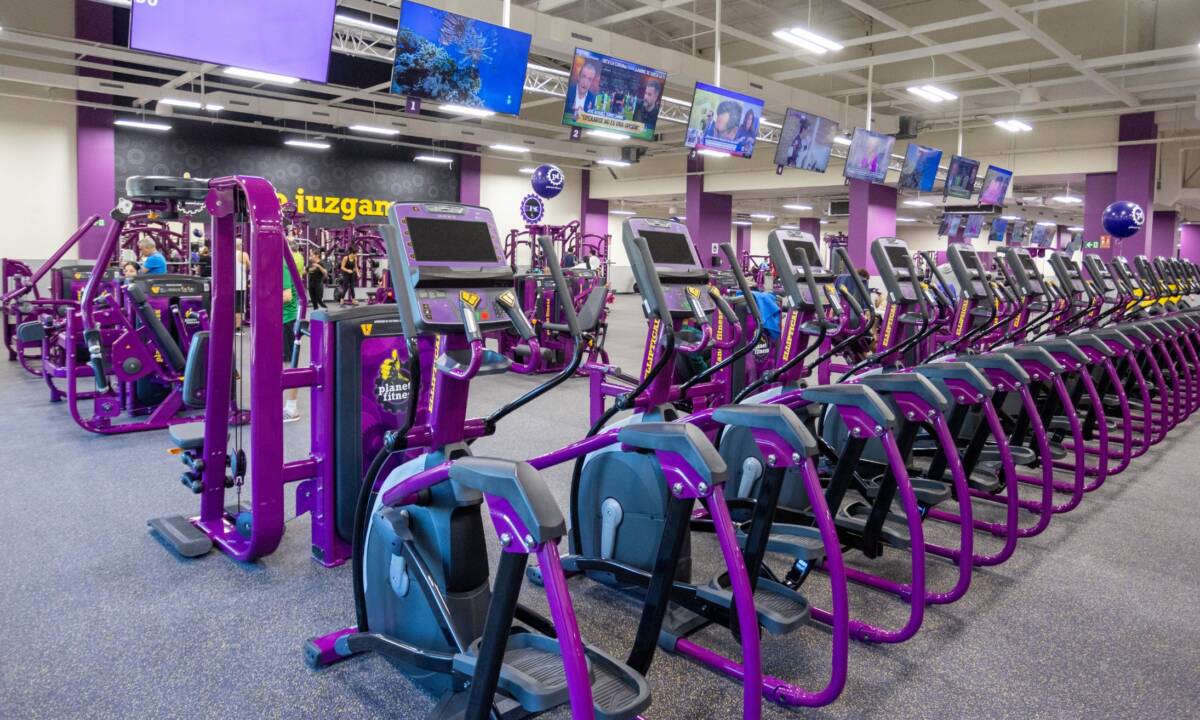 Máquians de entrenamiento en centro deportivo en Madrid