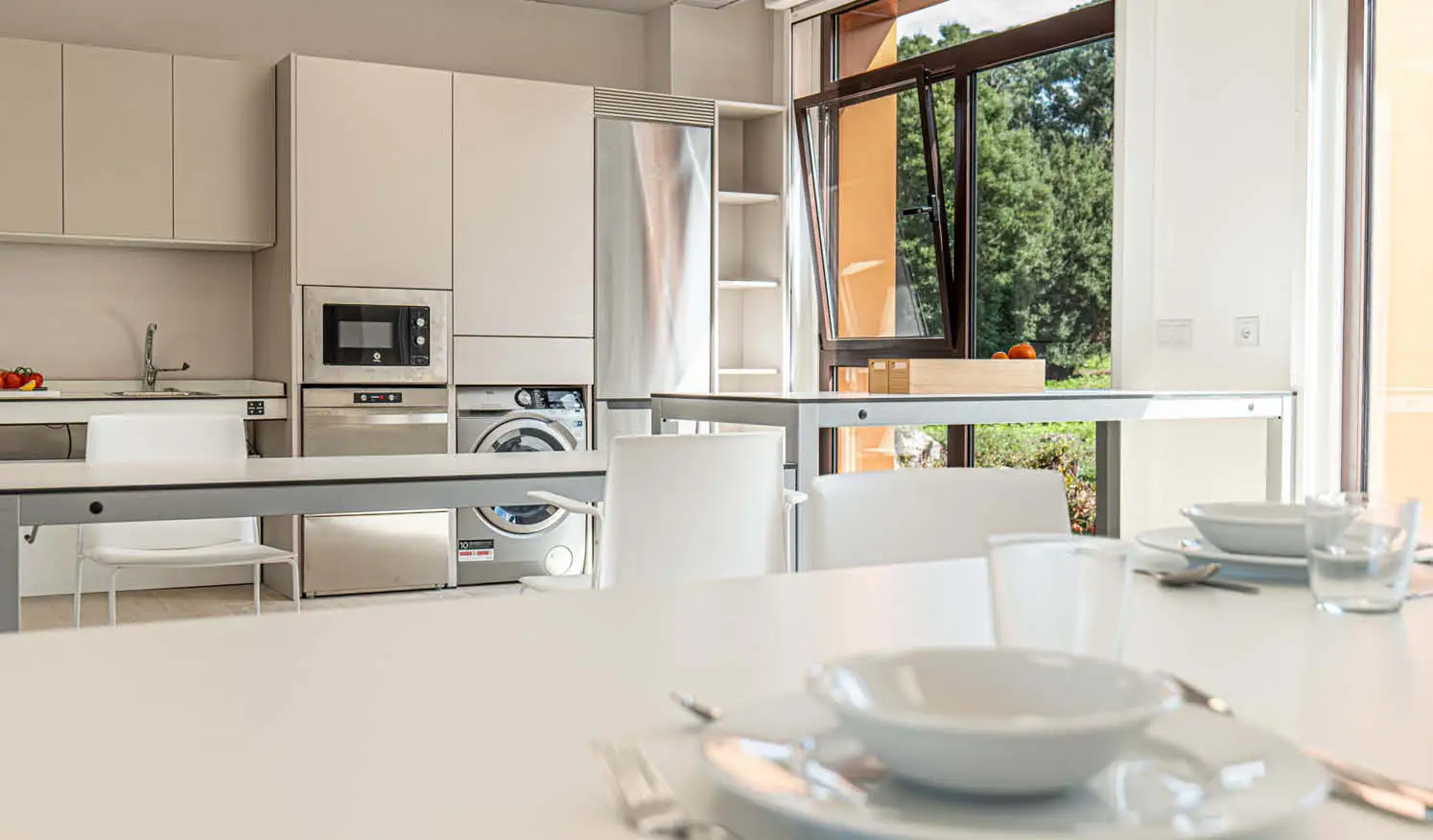 Proyecto living con equipamiento adaptado y a medida