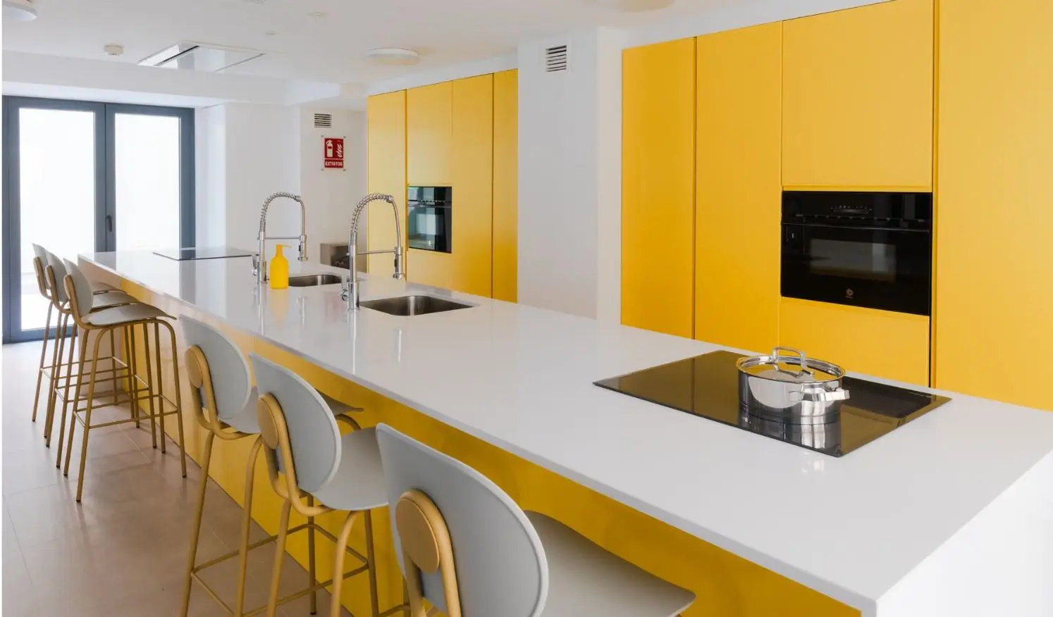 Cocina equipada en coliving málaga