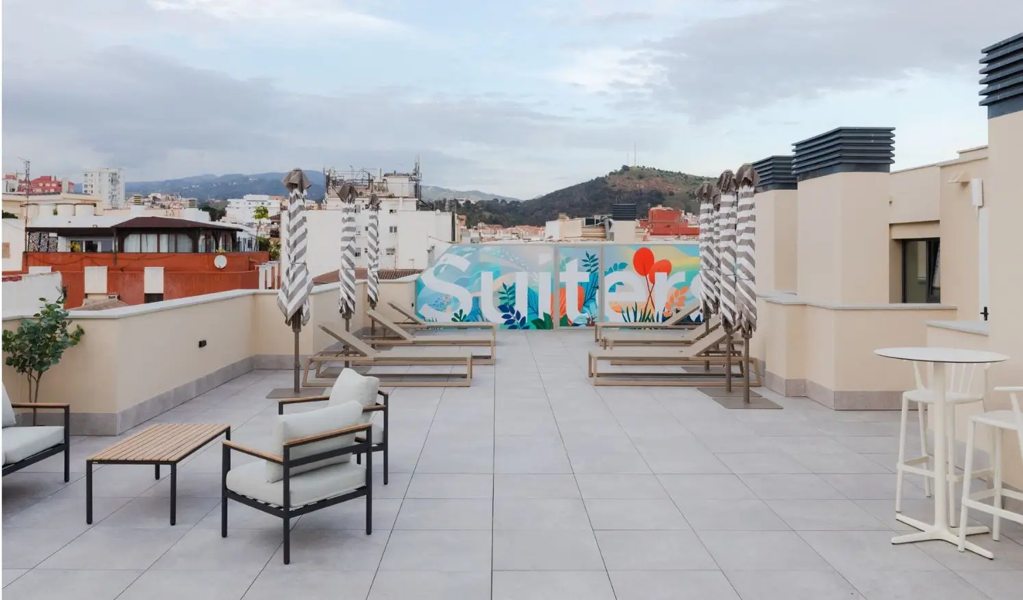 Equipamiento de terraza y zonas xomunes en Málaga