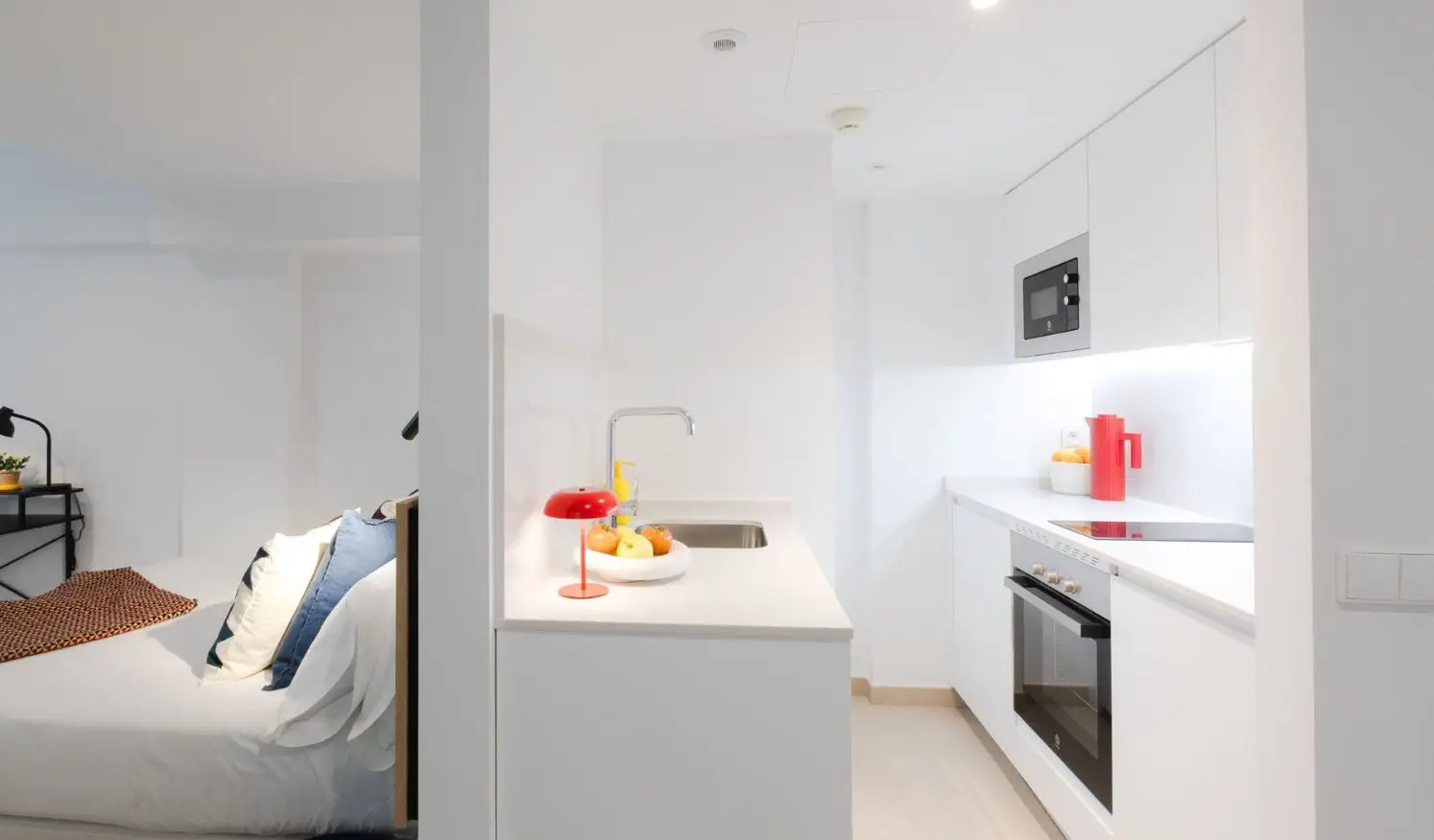 Distrubución de cocina de apartamento equipada en coliving