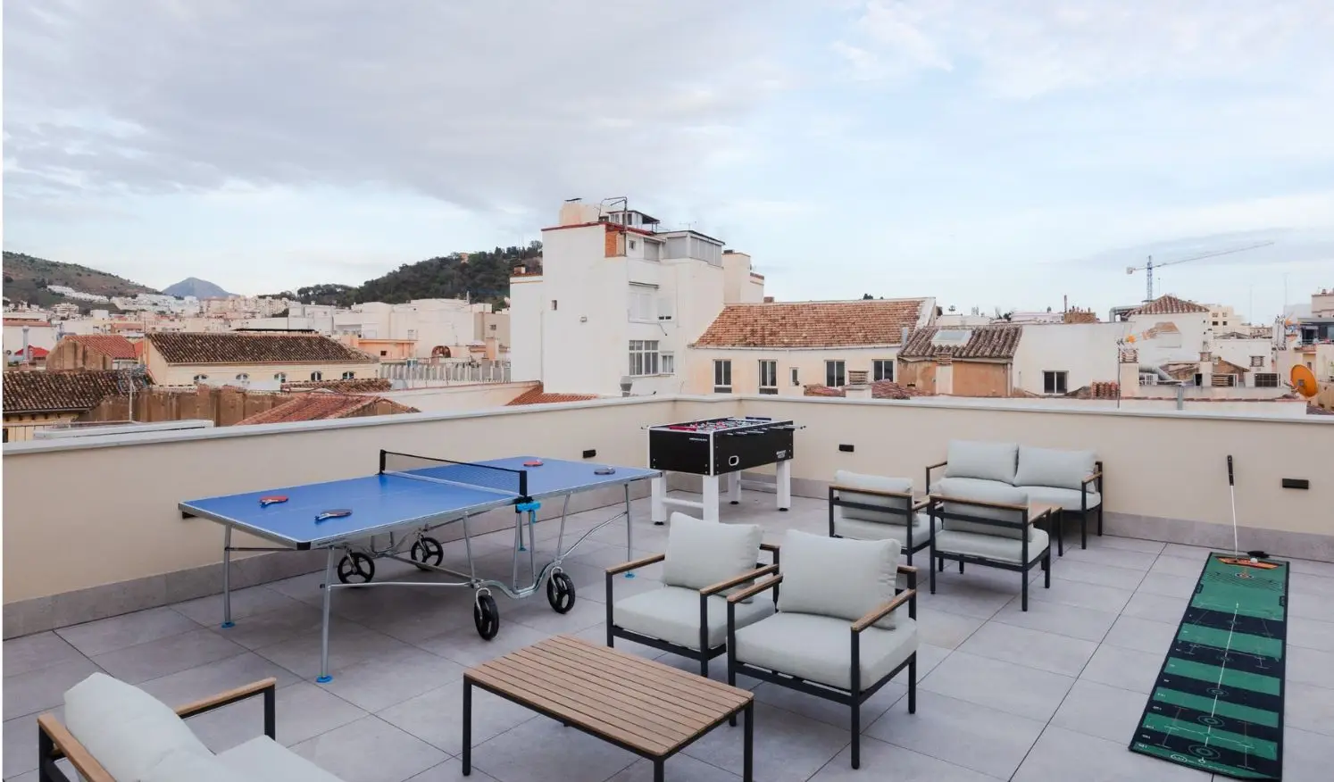 Equipamiento de terraza y zonas xomunes en Málaga