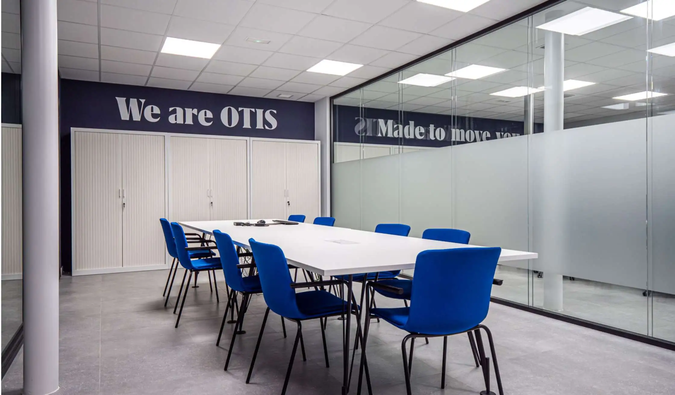Proyecto de transformación de sala de reuniones dentro de oficina en Valladolid