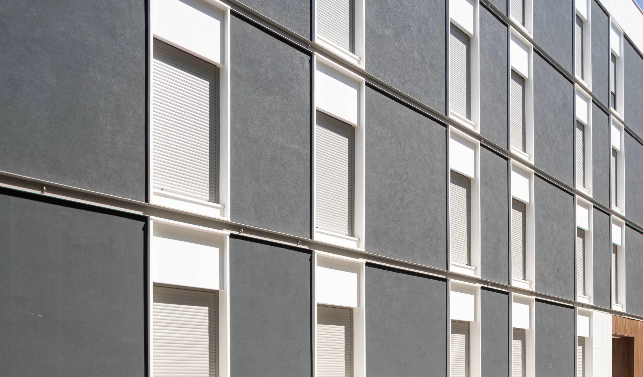 Fachada de edificio Coliving en Madrid