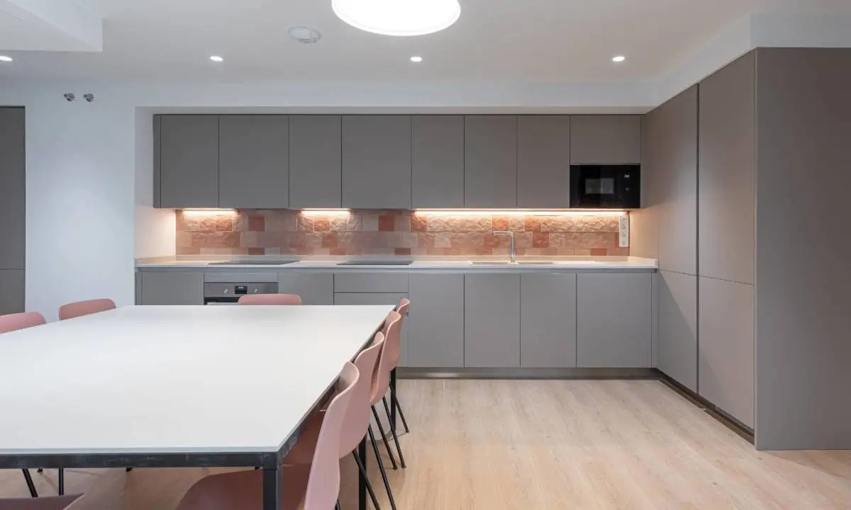 Cocina compartida en inmueble para Flex Living en Madrid