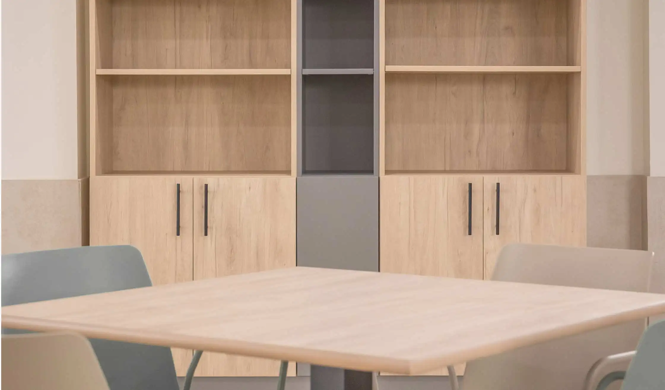 Muebles de almacenamiento a medida para biblioteca