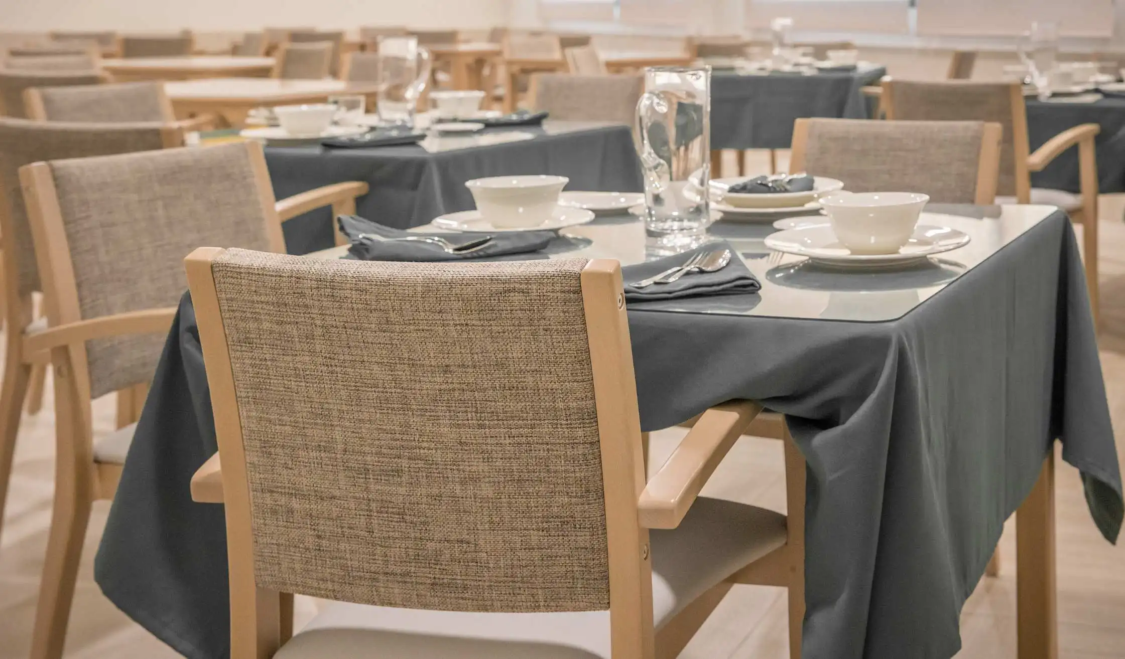Mobiliario de comedor para residencia de mayores