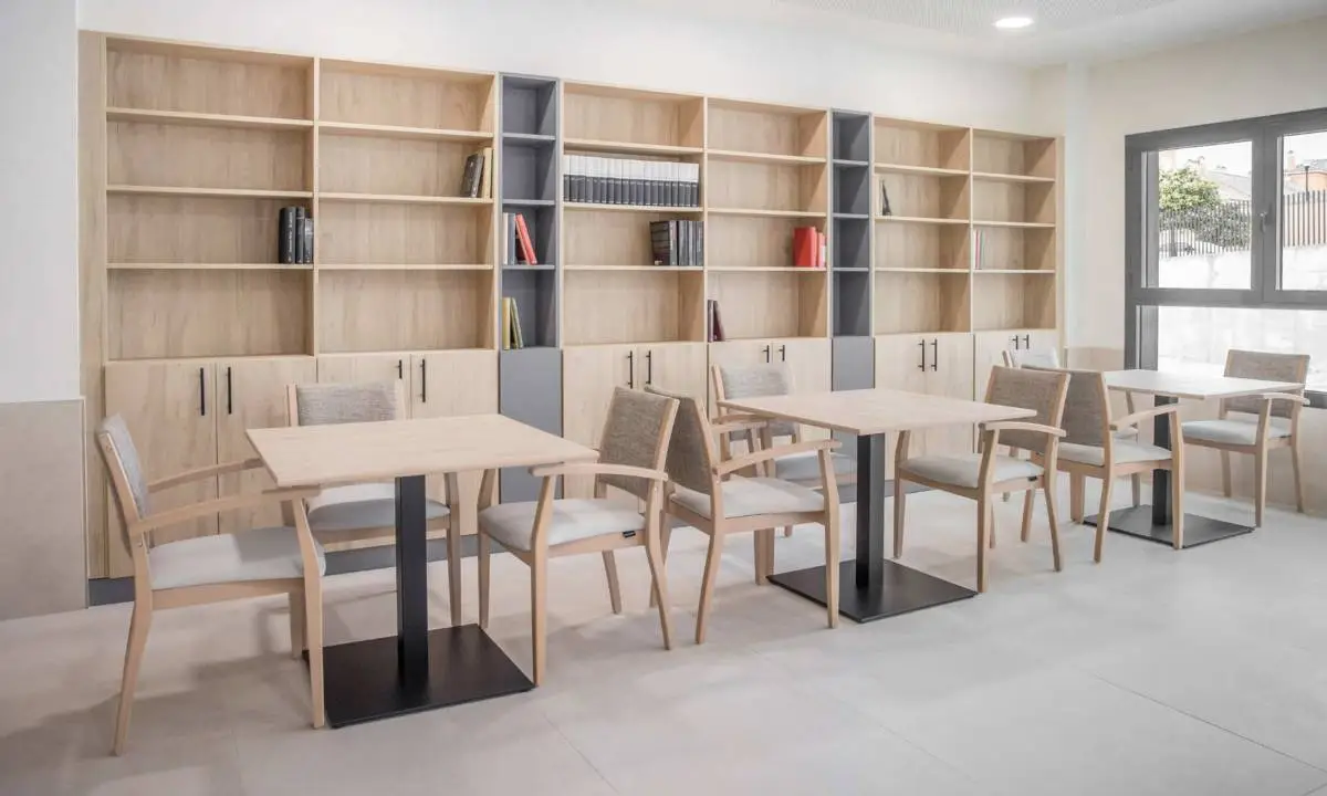 Mobiliario de biblioteca de carpintería a medida