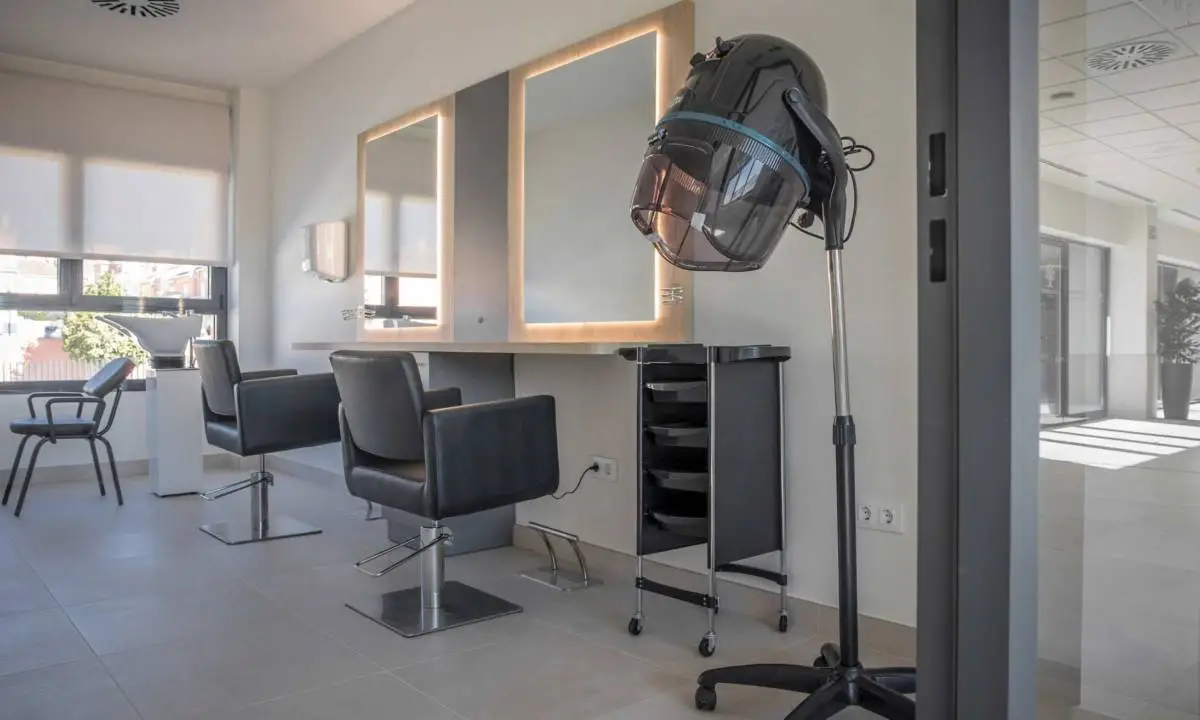 Peluquería dentro de residencia de mayores en Sevilla