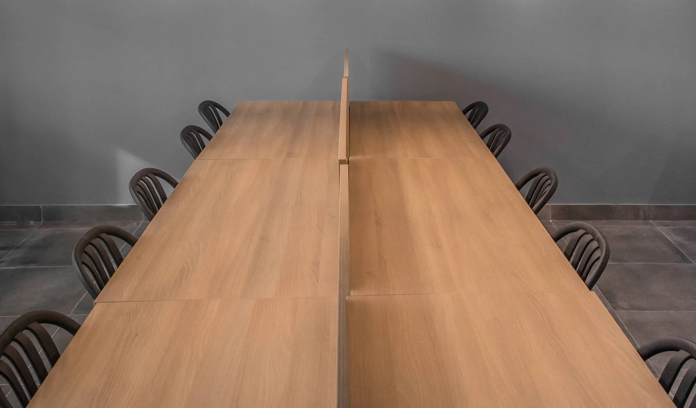 Detalle de madera de mesas fabricadas a medida