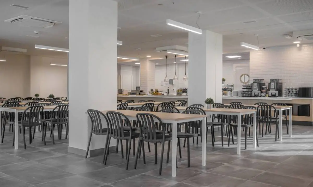 Comedor común en residencia de estudiantes en Sevilla