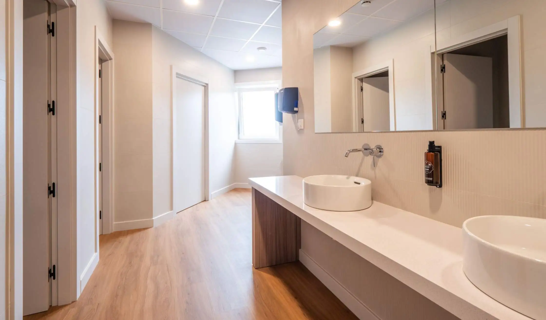Aseos comunes en zona de eventos de hotel
