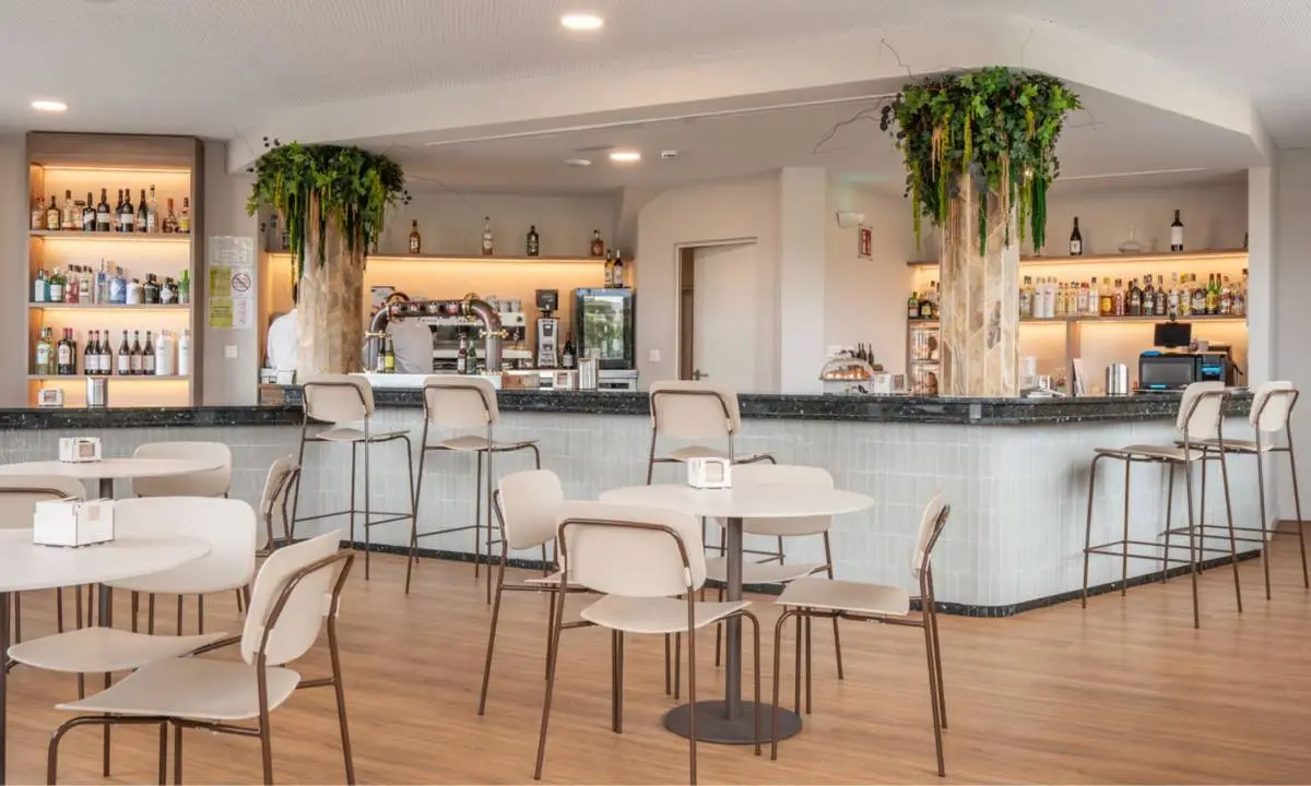 Equipamiento para cafetería en hotel