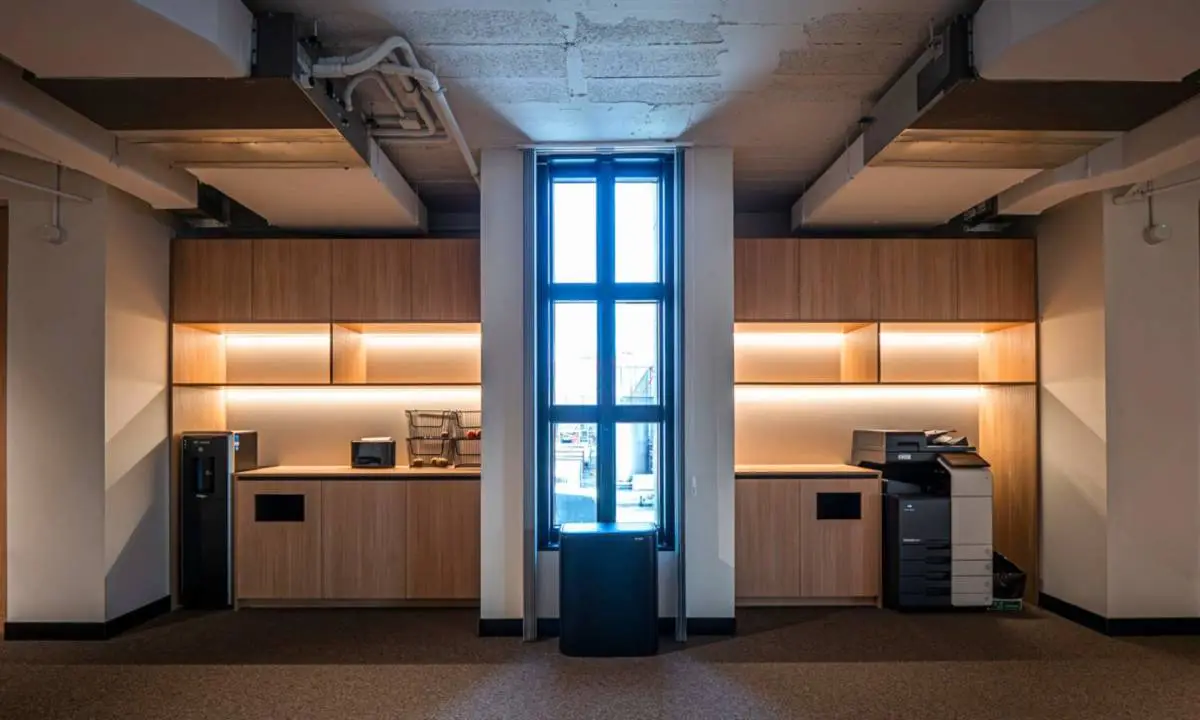 Mobiliario a medida para coffee point y reprografía en oficina