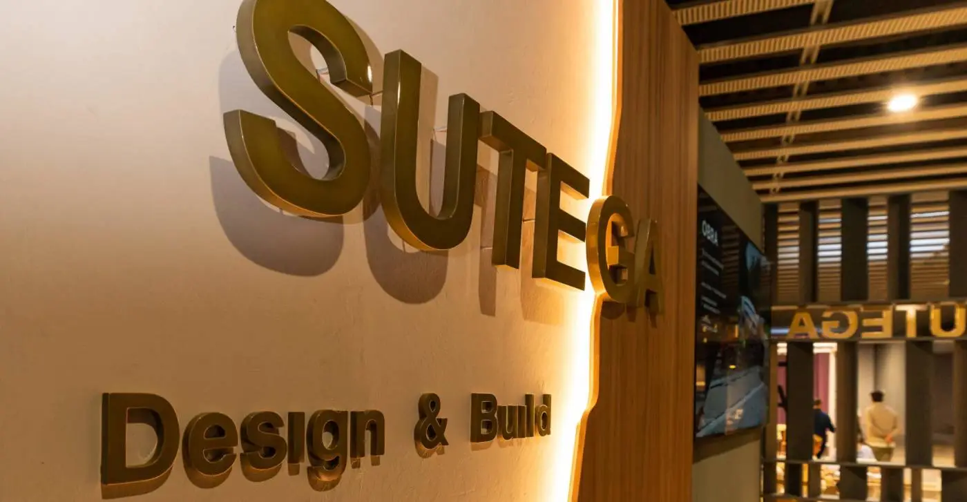 Detalle de stand de Sutega en interihotel Barcelona con iluminación indirecta