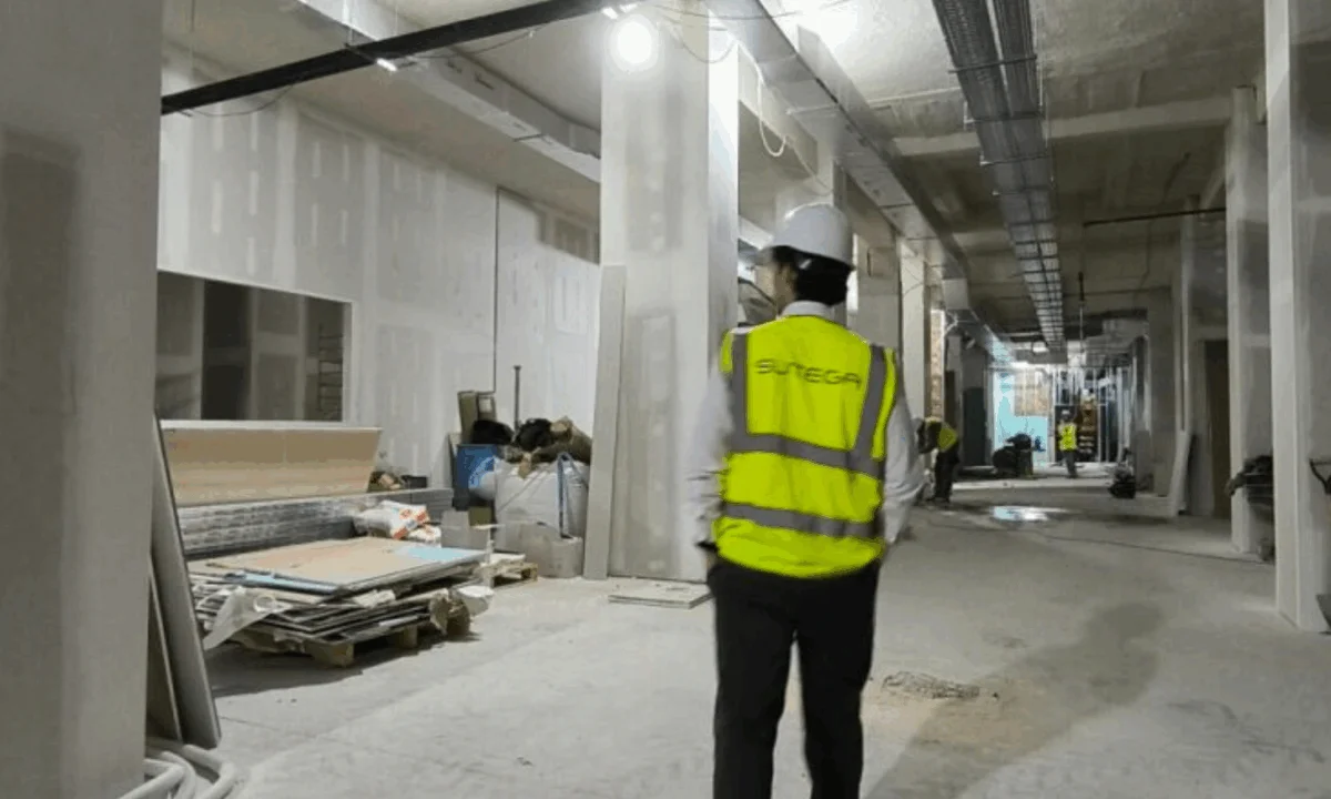 Foto de Manuel Roiz en la obra de un proyecto 