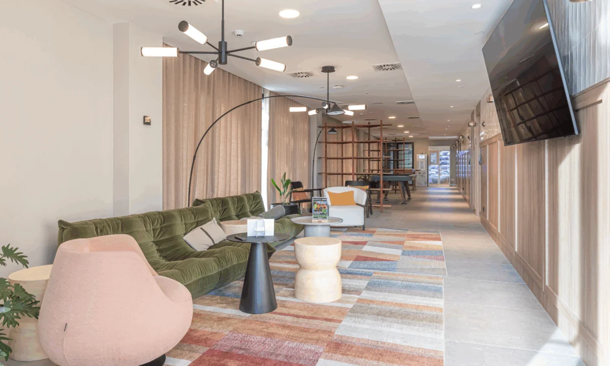 Zona de juegos y descanso en nuevo flex livng de Node en Madrid