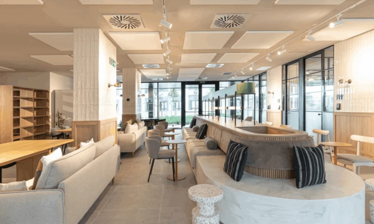 Zona coworking en nuevo flex livng de Node en Madrid