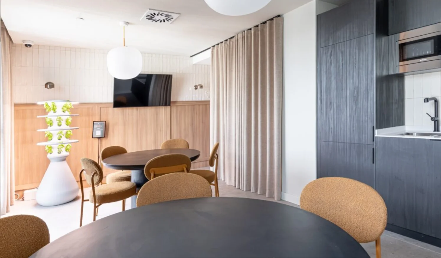 Equipamiento en cocina de comun en nuevo flex livng de Node en Madrid