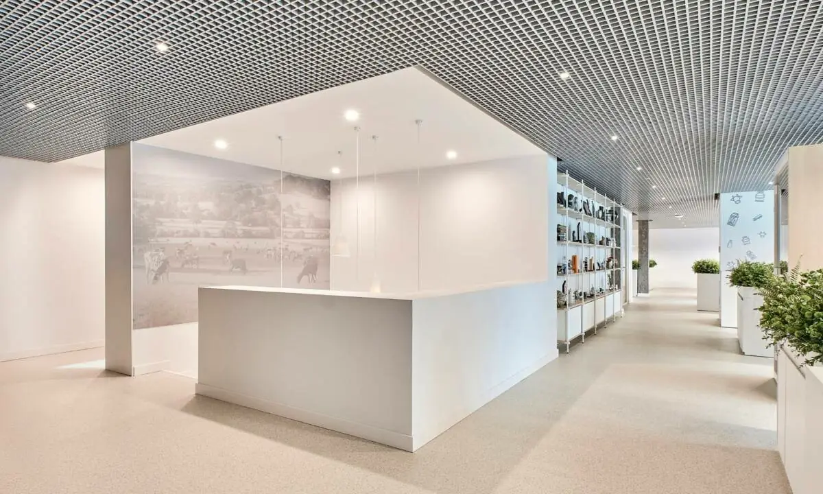 Estructura de obra de escalera para división de espacios