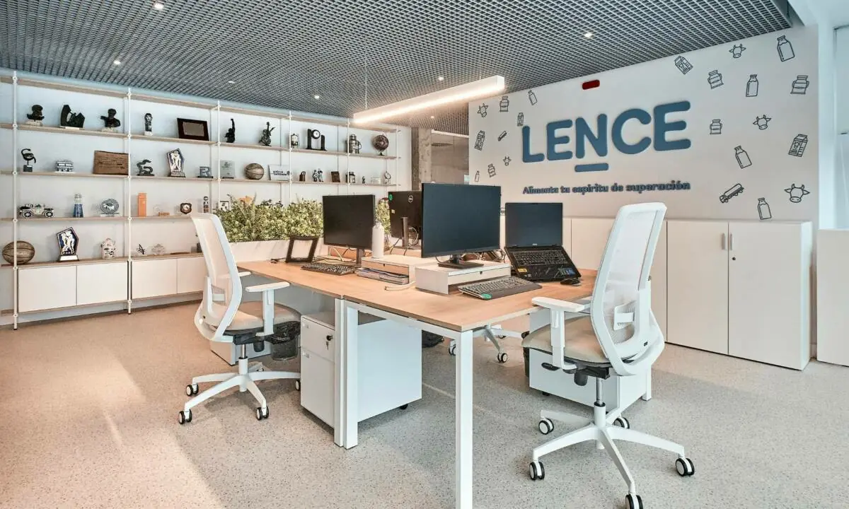 Puestos de trabajo individuales en oficina