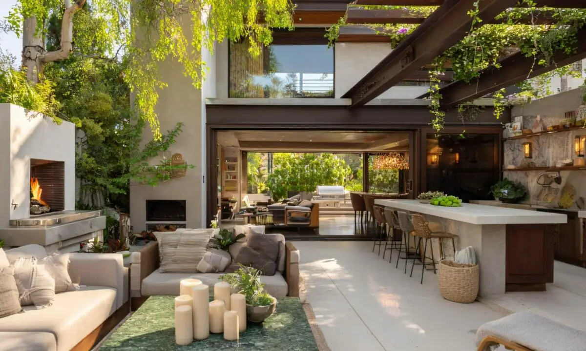 Recepción de zona de spa de hotel renovado mediante transformación