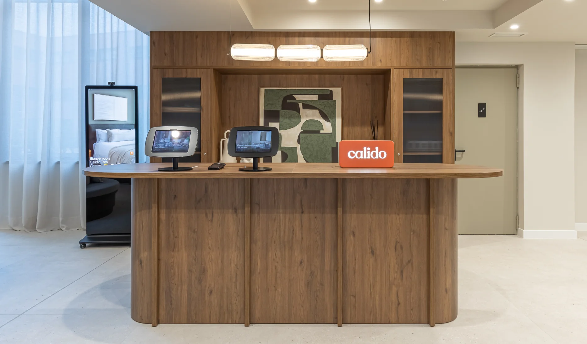 RECEPCIÓN CON CARPINTERIA EN NUEVO FLEX LIVING EN TRES CANTOS DE CALIDO