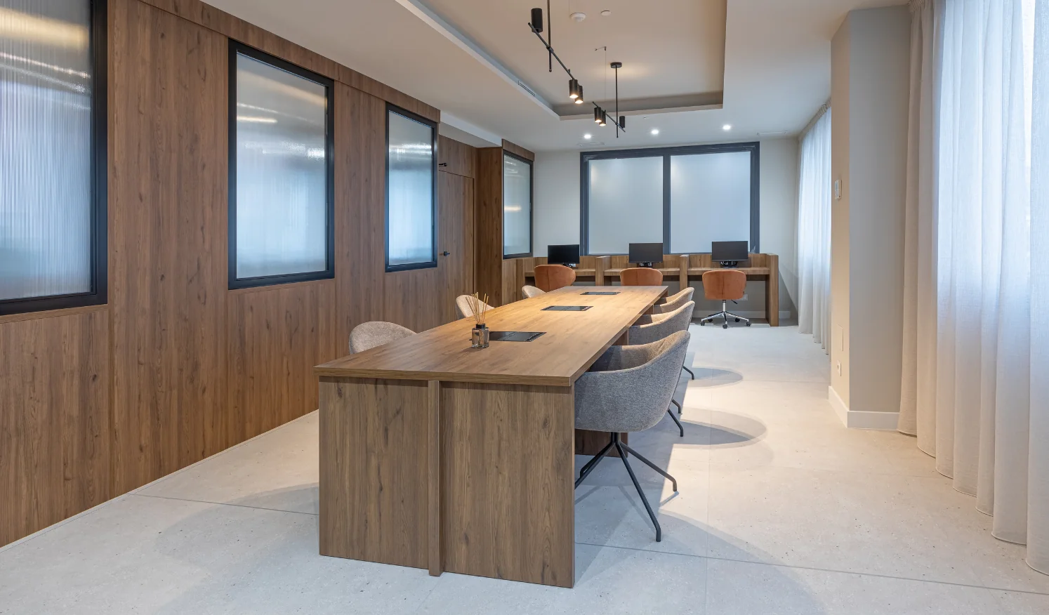 ZONA DE TRABAJO CON CARPINTERIA EN NUEVO FLEX LIVING EN TRES CANTOS DE CALIDO